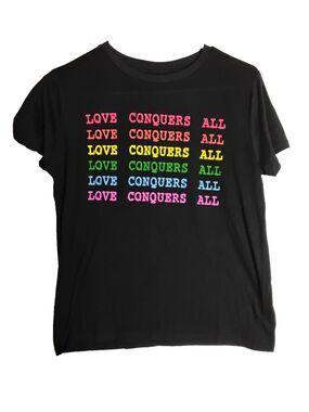 Freeze Women's Graphics Love Conquers All Sz. M Medium Hippie Rainbow Heart
